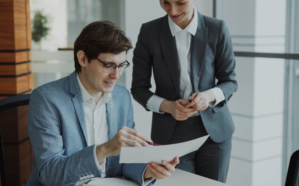 Cách Chọn Thẻ Sức Khỏe Đúng: 4 Câu Hỏi Vàng Tự Chấm Mọi Thẻ Và Cách Chọn Hạng, Hạn Mức Theo Hoàn Cảnh